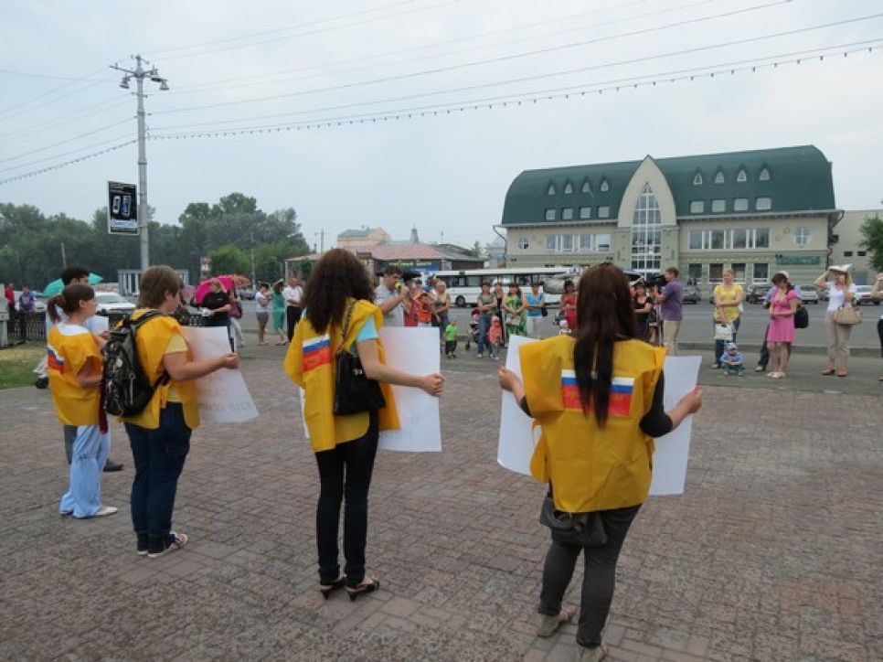 Алтайские справедливороссы провели в Барнауле ещё один митинг с участием мам, требующих ликвидировать 
очередность в детсады. Фото.