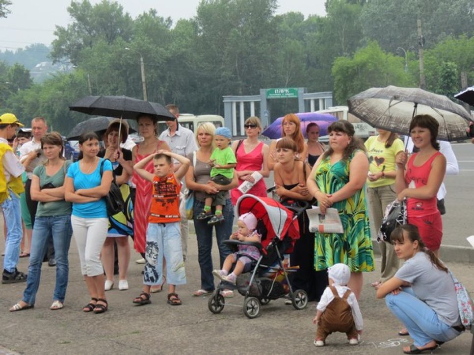 Алтайские справедливороссы провели в Барнауле ещё один митинг с участием мам, требующих ликвидировать 
очередность в детсады. Фото.