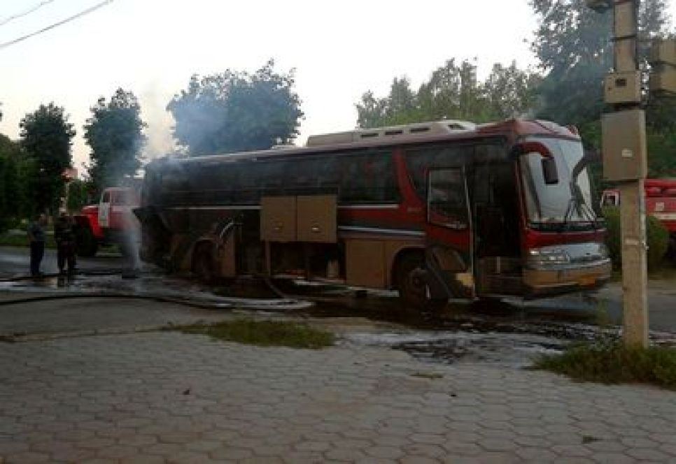 Пассажирский автобус "Томск-Барнаул" горел в краевом центре, 32 человека были эвакуированы. Фото.