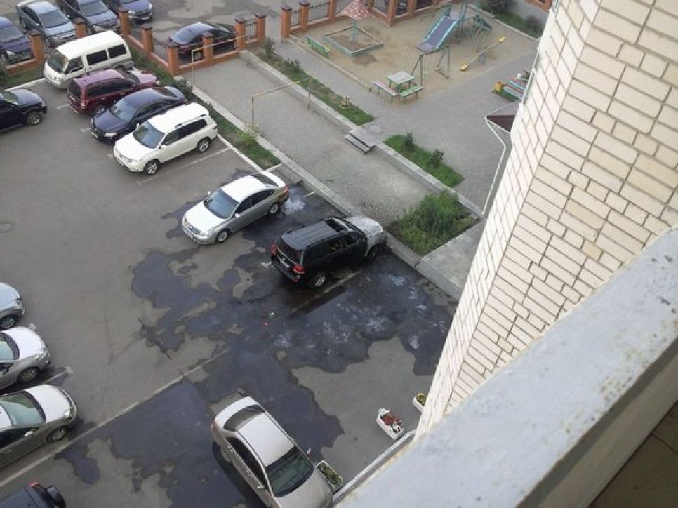 "Ленд-Круйзер" сгорел ночью в Барнауле. Фото.