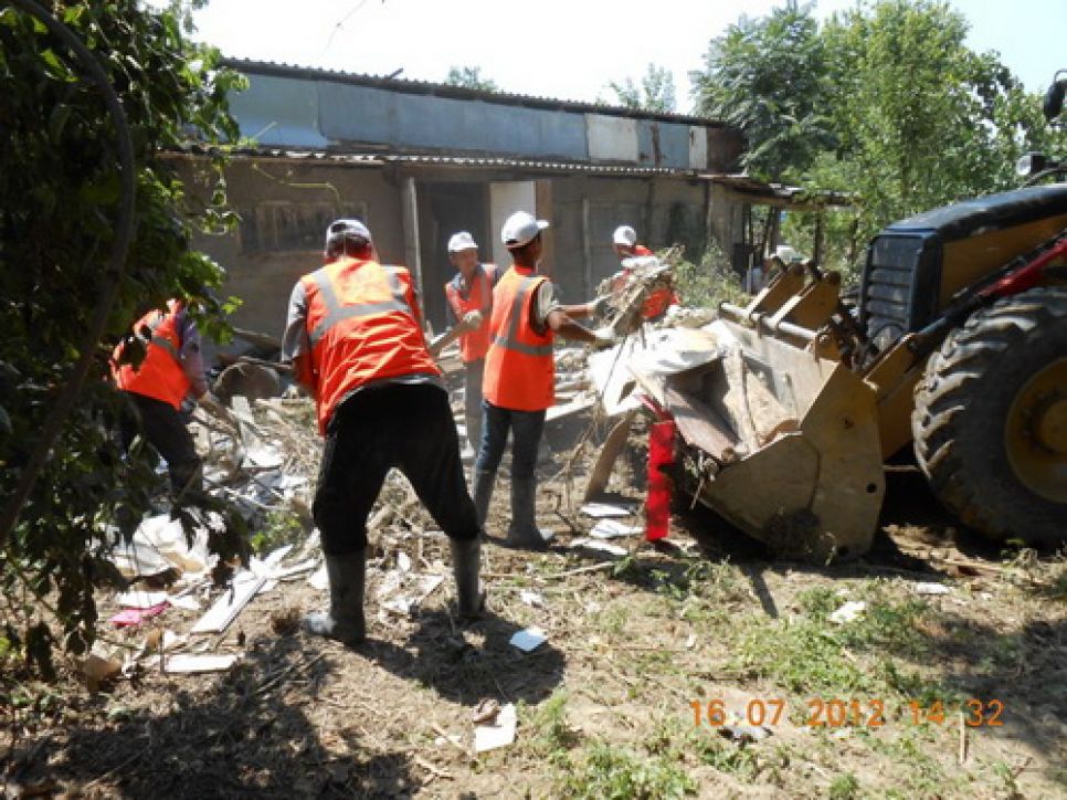 Строительная компания "Родина" привезла в Крымск более 30 тонн гуманитарной помощи.