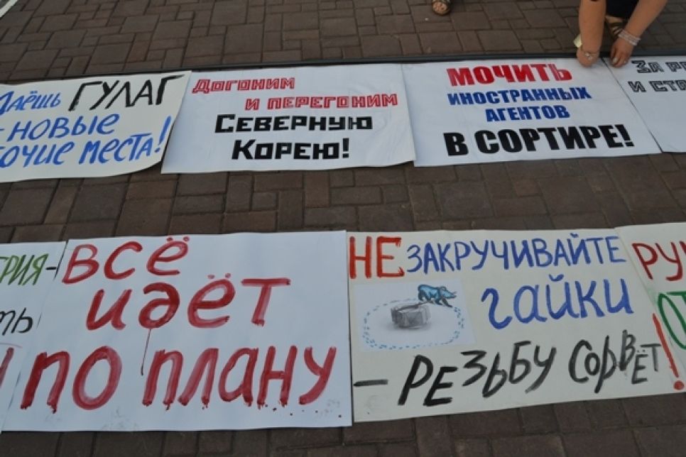 В Барнауле в поддержку фигурантов дела о массовых беспорядках на Болотной площади 6 мая 
провели пикет в форме трагифарса.