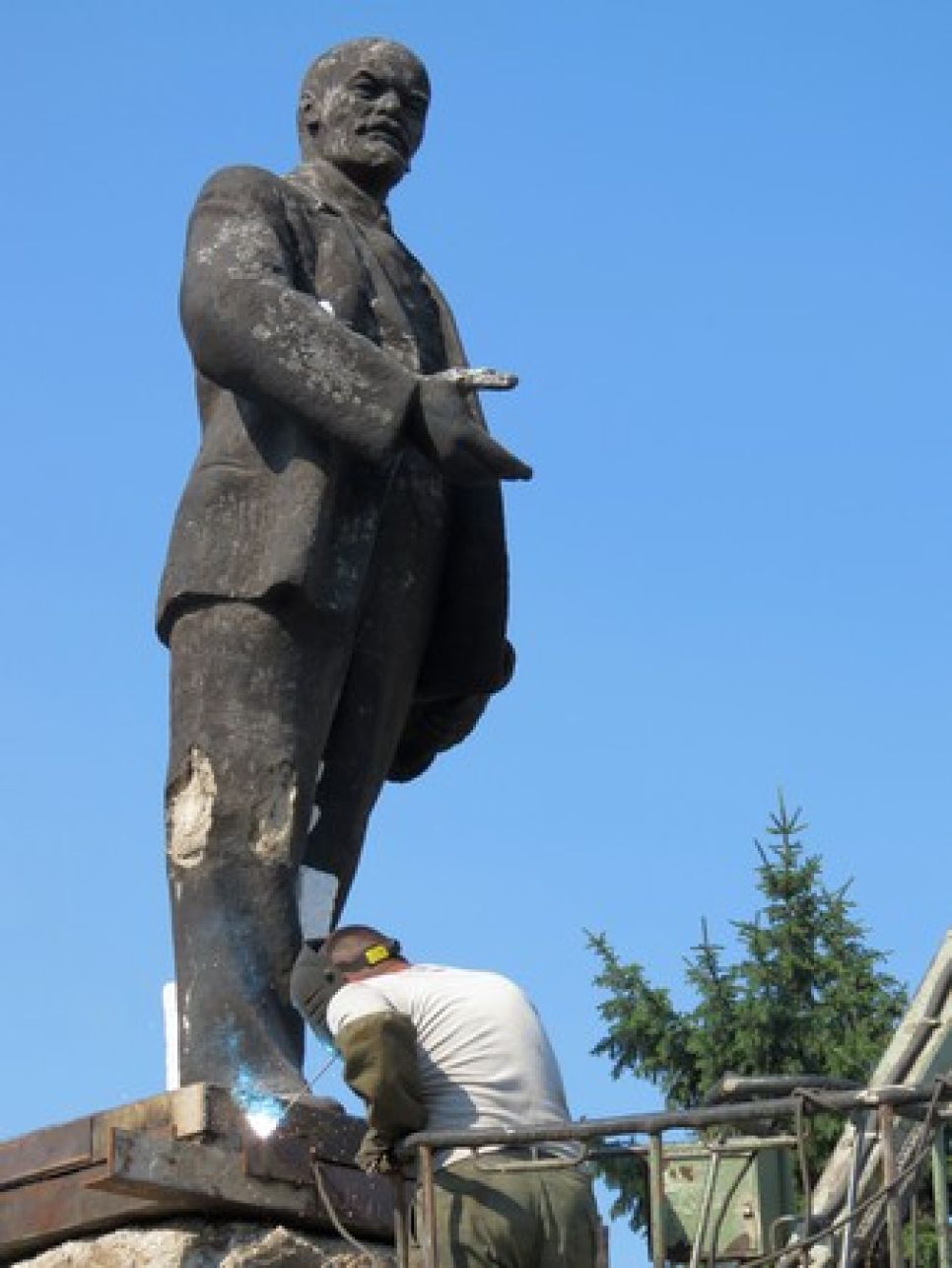 Памятник Ленину с площади Октября планируют установить на Барнаульском КЖБИ-2 к 95-летию Октябрьской революции.