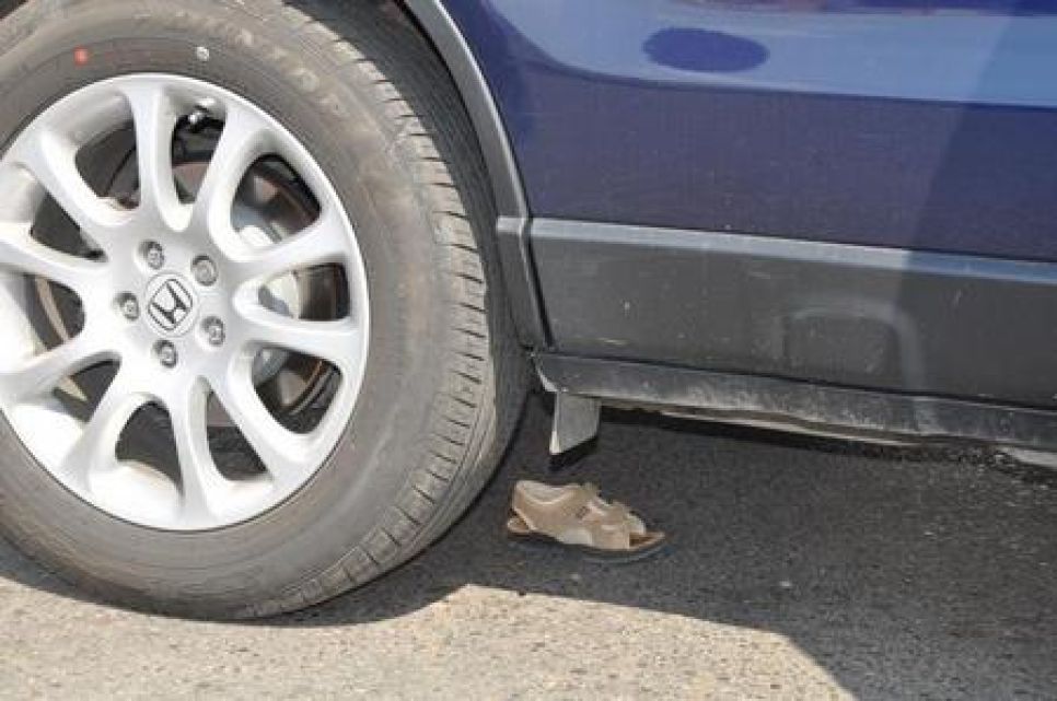 Подробности ДТП у "Европы" в Барнауле: 23-летняя водитель иномарки сбила троих детей, когда они переходили дорогу на "красный" свет. Фото.