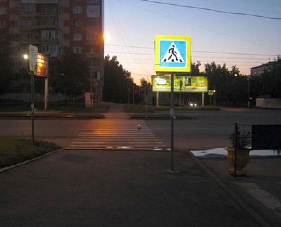 Иномарка сбила 23-летнюю девушку на "зебре" напротив торгового центра "БУМ" в Барнауле: пострадавшая скончалась.