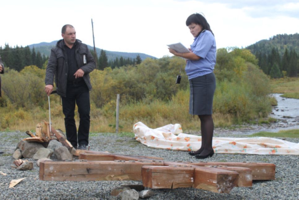 Полиция решает вопрос о возбуждении уголовного дела по факту осквернения православного креста в Топучей. Фото.