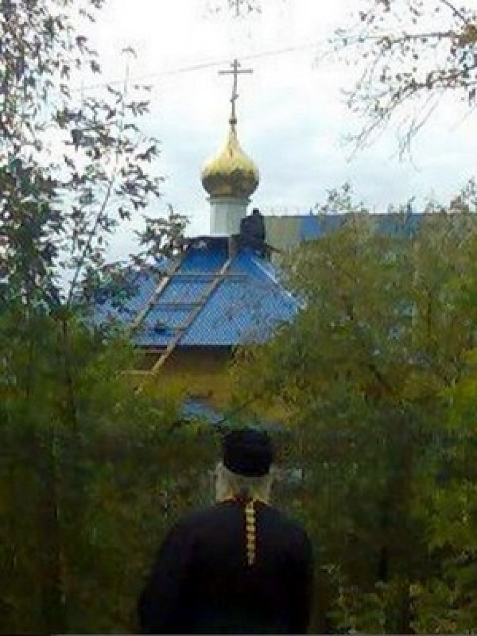 Золотой купол и крест воздвигнуты в Барнауле над храмом РПЦ заграницей. Фото.