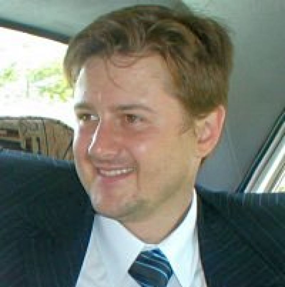 Представитель ассоциации "Изумрудная страна" Константин Ганов: заводы в обмен на свободу - именно это сегодня уже 
повторно предлагает Россельхозбанк.