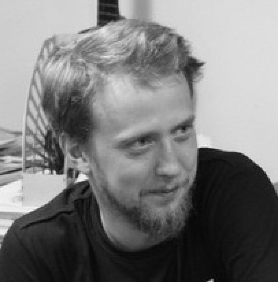 Режиссер Дмитрий Егоров: штормовое предупреждение в Молодежном театре Алтая - на сцене идет снег.