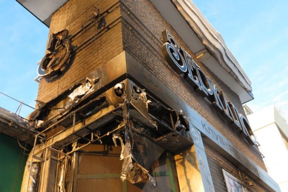 В Барнауле подожгли клуб "Зеркало".Фото.
