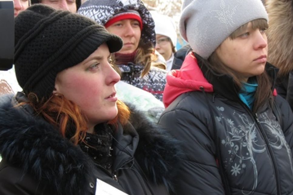 «Защитим бездомных от бездушных»:  пикет против убийства бродячих собак собрал в Барнауле более 150 человек. Фоторепортаж