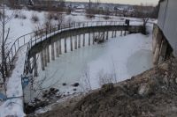 Жители барнаульского поселка Кирова опасаются, что из-за вывоза снега на  пруд их дома весной могут быть затоплены