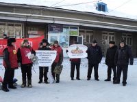 «Скоро вам все ЖКХнется!»: барнаульские коммунисты провели серию пикетов против роста цен на коммунальные услуги