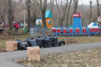 Игорю Савинцеву достались грабли: как прошел городской субботник
