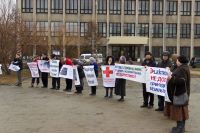 «Заболел — застрелись»: в Алтайском крае состоялся пикет против развала здравоохранения