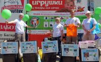 Барнаульцы за день сдали на переработку 10 кг батареек и около центнера макулатуры. Репортаж с экоакции «Разделяя – сохраняй»