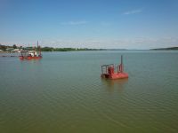 В Алтайском крае приступили к очистке озера, которое уже начало превращаться в болото