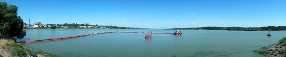 В Алтайском крае приступили к очистке озера, которое уже начало превращаться в болото