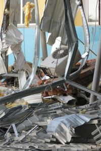 В Барнауле судебные приставы снесли здание автосалона «АГАС-холдинга»