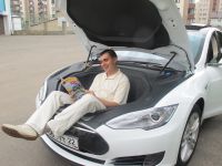 В Барнауле появился первый американский автомобиль на батарейках