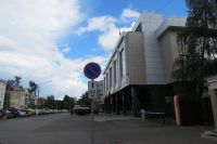 Вице-спикер краевого Заксобрания о причинах запрета парковки возле парламентского центра: это одно из основных зданий Алтайского края...