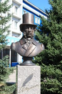 Зураб Церетели подарил Горно-Алтайску бюст Пушкина