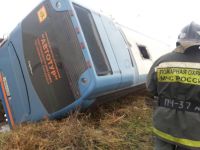 Опрокинулся автобус с пассажирами, ехавшими из Барнаула в Новосибирский зоопарк и «Мегу»