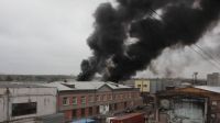 В Барнауле от пожара пострадал склад текстильной компании