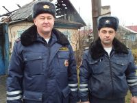 Алтайские полицейские спасли из горящего здания семью