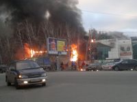 Пожар в Железнодорожном районе Барнаула. Фото: Артем Мограбян