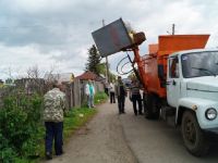 Автор «Мусорной революции» в Залесово «воспитывает» односельчан, лишая их контейнеров
