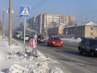 В алтайском ГУ МВД будут бороться с происшествиями с помошью макетов школьницы и полицейского