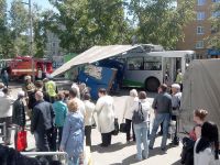 Водитель троллейбуса в Рубцовске въехал в остановку: есть пострадавшие
