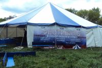 Рядом со спорной территорией бывшего парка «Химиков» в Барнауле развернули шатер баптистов