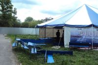 Рядом со спорной территорией бывшего парка «Химиков» в Барнауле развернули шатер баптистов