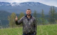 Солист группы «УмаТурман» Владимир Кристовский строит дом в Республике Алтай