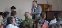 Добавили торжественности: алтайские единороссы передали пострадавшим от паводка сельчанам машину из Новокузнецка