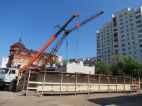 Строящееся здание банка. Примерно на месте «КАМАЗа» ранее располагалась остановка