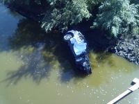 Молодой водитель на иномарке сорвался с моста в Барнаулку