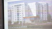 Фитнес-центр пристроился между домами