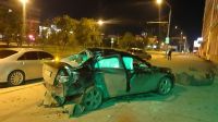 В центре Барнаула в ночном ДТП «встретились» две иномарки - из Казахстана и Москвы
