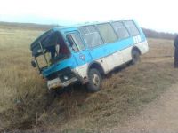 В Залесовском районе опрокинулся автобус со студентами местного училища - четверо госпитализированы