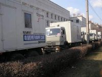 Передвижные флюорографы ожидают своих владельцев. Фото 2006 года