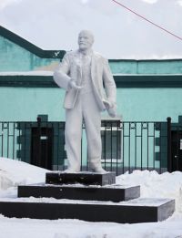 Ленин с Октября вполне уютно чувствует себя на площадке у КЖБИ-2
