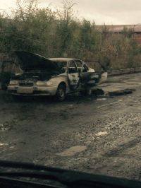 Несколько минут горела открытым огнем пустая Toyota в Барнауле