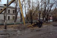 В Барнауле двое горожан пострадали в результате падения стрелы крана