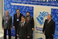 «Мы эту свадьбу для чего собрали?»: Александр Карлин потребовал от гостей «АлтайПродМаркета» 84 «ракшина» и «аникса»