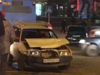Женщина-водитель на барнаульском автобусе «выбила страйк» на трассе