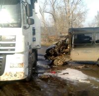 В Барнауле «ГАЗель» осталась без кабины после столкновения с фурой
