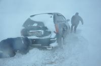 Автомобилисты продолжают испытывать судьбу на алтайских трассах несмотря на предупреждения